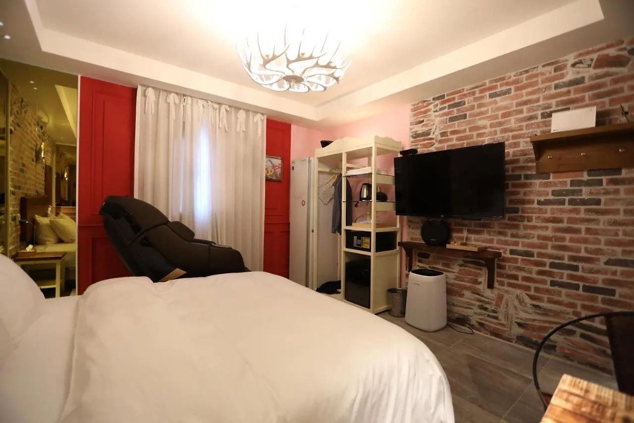 New February Hotel Sinho Busan