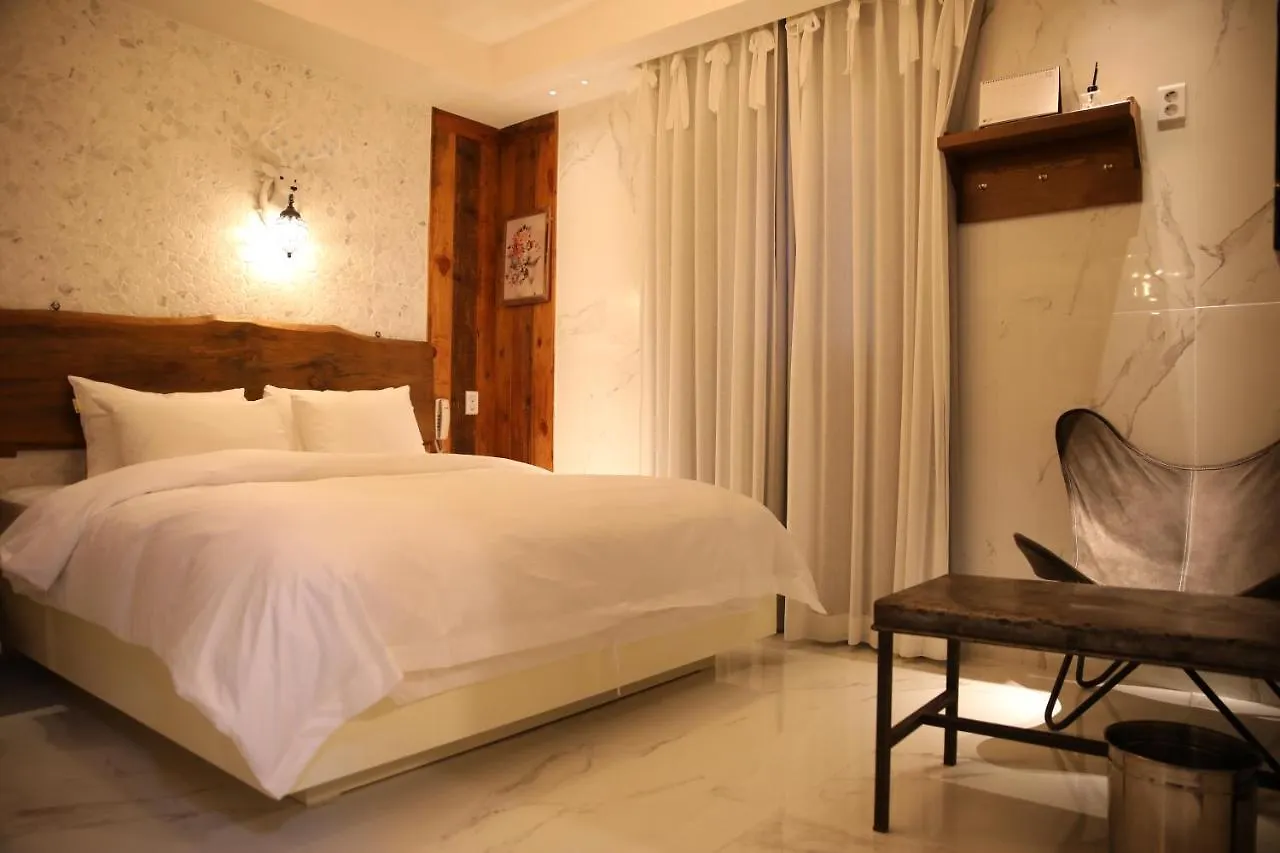 New February Hotel Sinho Busan