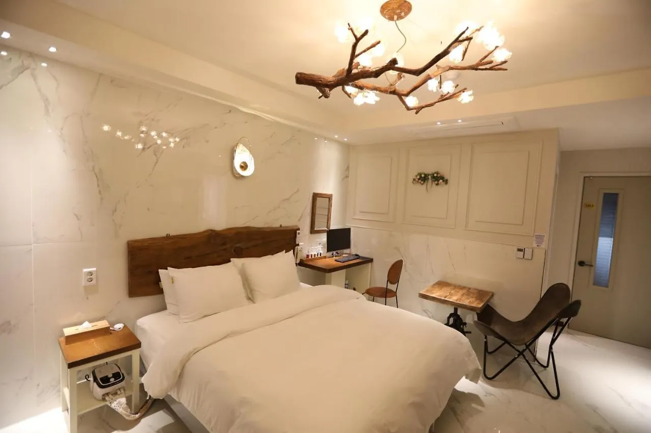 New February Hotel Sinho Busan 3*,